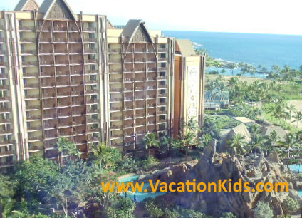 Located between the 2 towers of Aulani, Waikolohe Valley is brimming with wet and wild family fun. With its crystalline waters, winding streams, interactive play features and private snorkeling lagoon, this imaginative pool area offers something to delight every age and interest.