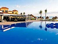 ocean coral turquesa pool