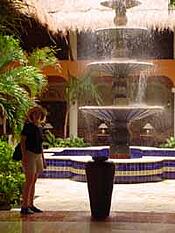 Grand Palladium Colonial