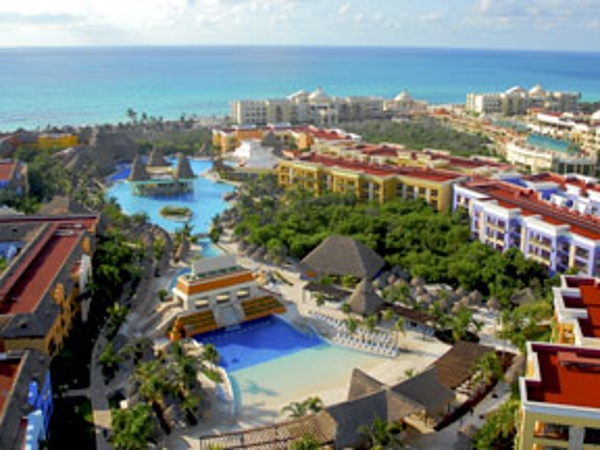 Iberostar Maya offers guests a large centerpiece pool complete with wave pool and lazy river