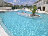 Dreams Tulum offer families refreshing pools alongside the ocean for their enjoyment