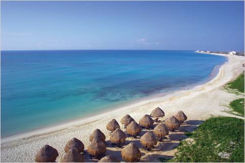 Families can enjoy a beautiful beach at Now Jade Riviera Cancun