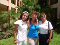 Vacationkids Suzie Sturm with the wonderful staff at Sandos Playacar Riviera