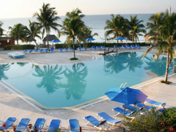 Akumal Beach Resort pool
