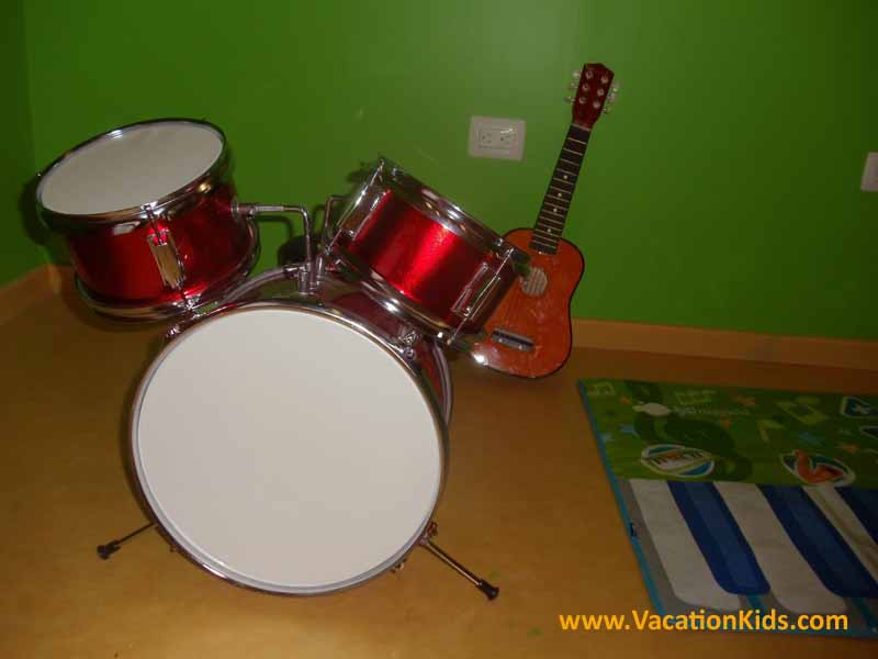 Your little rock & Roll stars will enjoy hours of fun at the Hard Rock Cancun Hotel's kids club