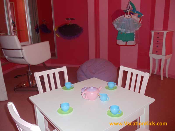 Angelina Ballerina makes daily appearances in her own special beauty parlor and gives dance lessons at the Kids club at the Hard Rock Cancun Hotel