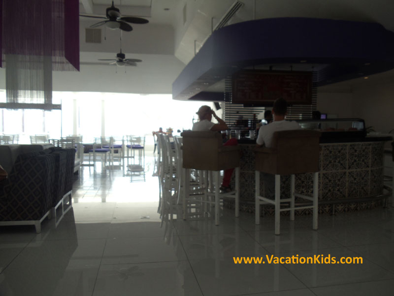 Lobby bar at the Krystal Hotel Cancun