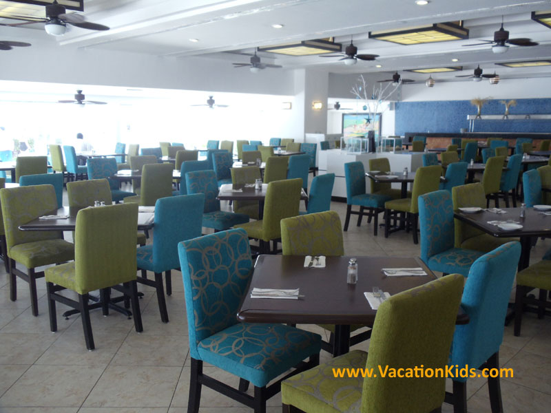 The Krystal Hotel Cancun offers 3 restaurants that all inclusive or European plan guests can enjoy