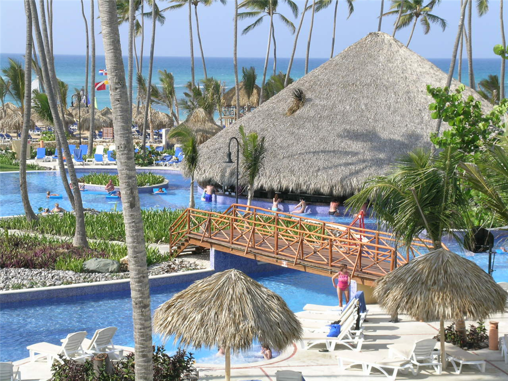 Oceania Seafood restaurant allows guests to dine ocean side at Dreams Punta Cana Resort