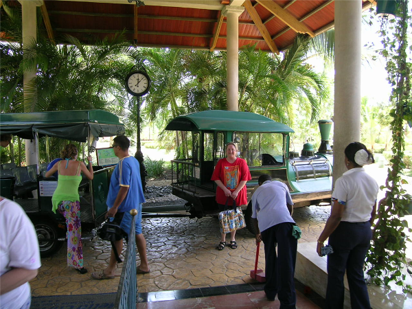 The Melia Punta Cana Resort complex is over 1000 rooms. There is a shuttle train that helps guests navigate between the Melia Caribe and the Melia Tropical