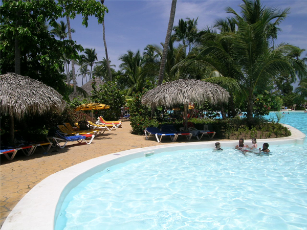 Zero entry pools make life easier for kids and parents