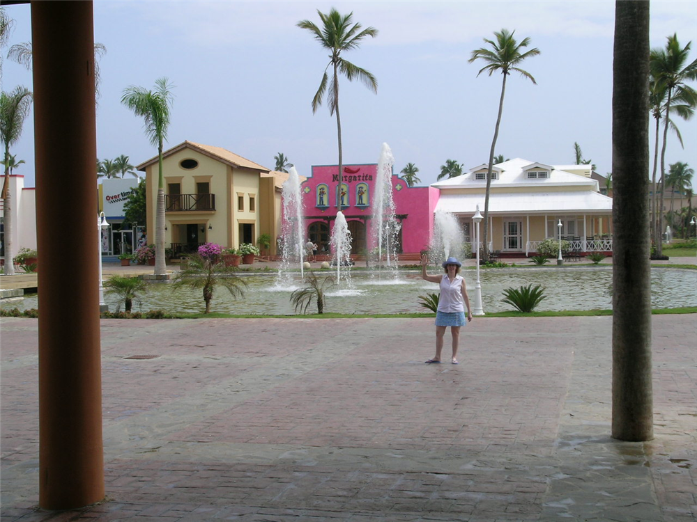 Vacationkids Sally Black takes you on a tour of Ocean Blue and Sand Resort in Punta Cana
