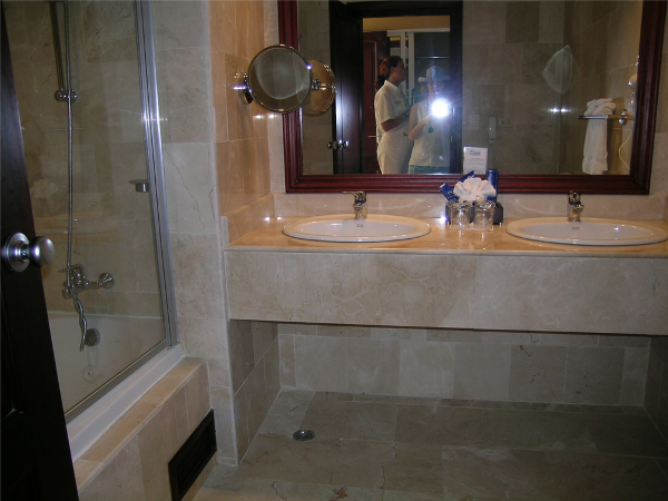Ocean Blue Resort offers guests marble bathrooms with tubs