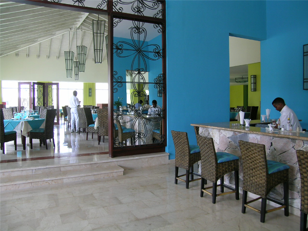 Guests can dine at their choice of 9 restaurants at Ocean Blue Resort
