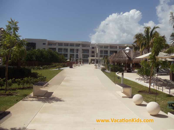 Walk ways thru the Paradisus La Esmeralda All inclusive family resort