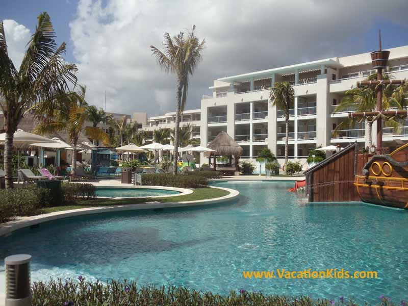 View of the pool and grounds of the Paradisus La Esmeralda