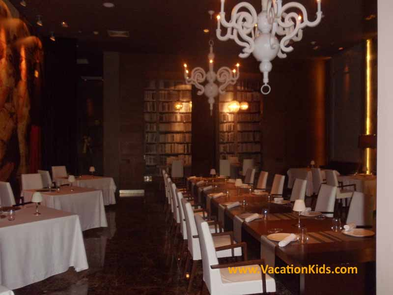 The family friendlsy Paradisus La Esmeralda resort shares restaurants with the Paradisus La Perla adults only resort