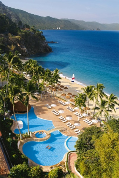 Pool, mountain and the sea views of Dreams Puerto Vallarta Resort