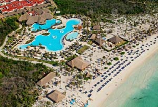 Grand Palladium Kantenah is one of four all inclusive family friendly resorts that share the same resort complex. Guests can enjoy all the faciltiies at all four family resorts.