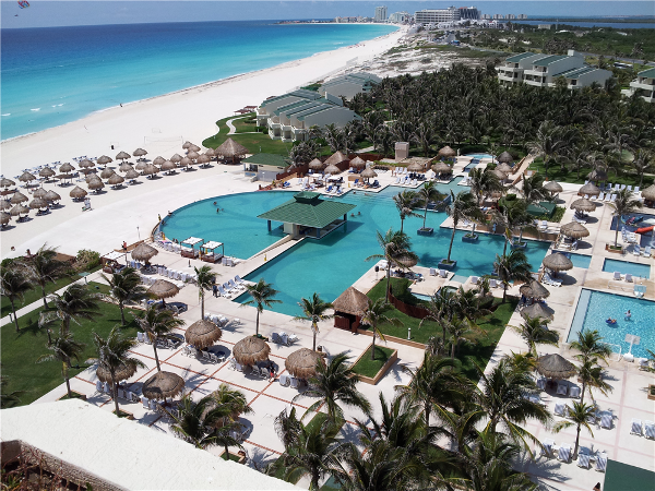 Iberostar Cancun view of the pool and beach