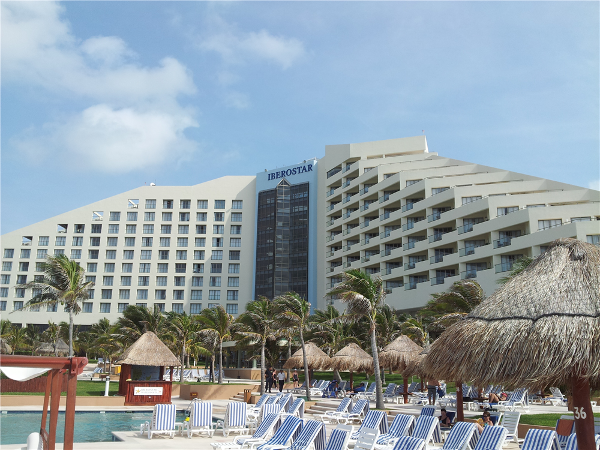 Iberostar Cancun view of the pool and main building