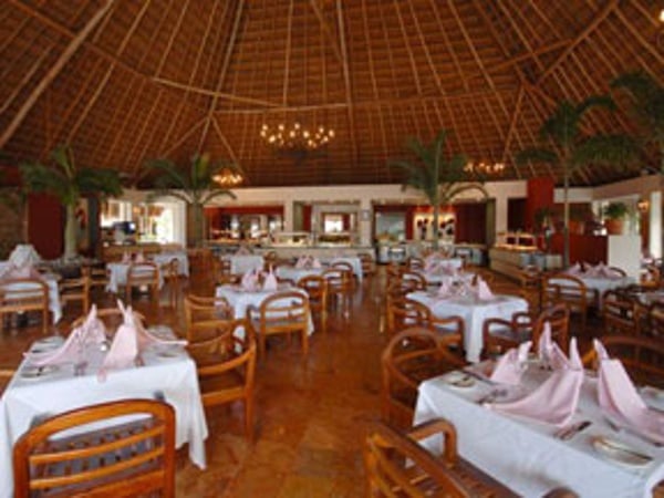 Buffet Restaurant at the Oasis Palm Cancun Resort