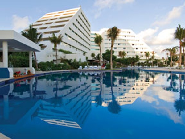 Pool side view of the Oasis Palm Cancun Resort