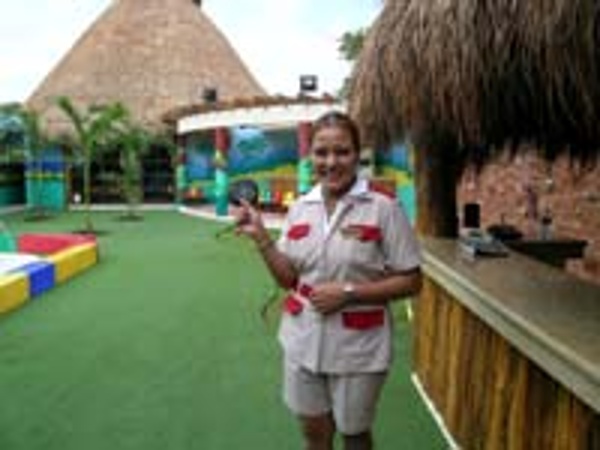The Staff at Dreams Cancun offer beepers so that parents can keep in touch with their kids