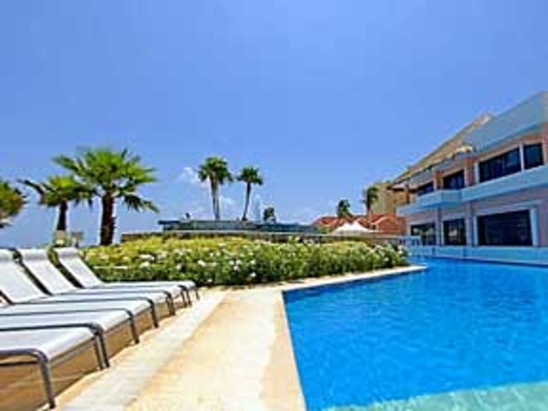 The Omni Cancun Resort pool side view