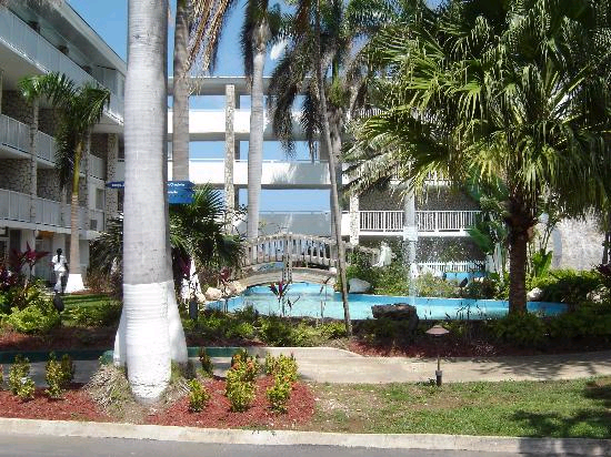 Holiday Inn Montego Bay grounds