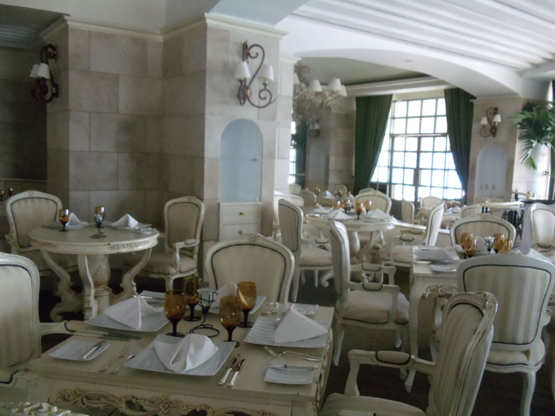 Season Restaurant at Sandos Cancun offers families elegant dining with ocean views
