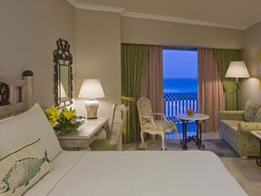 Standard room photos at Sandos Cancun Resort